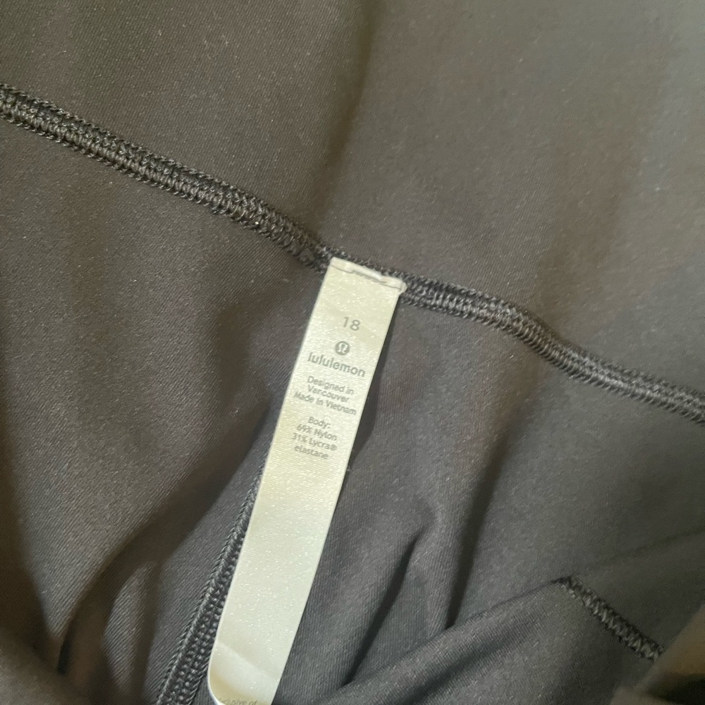 Lululemon - Picture 3 of 5